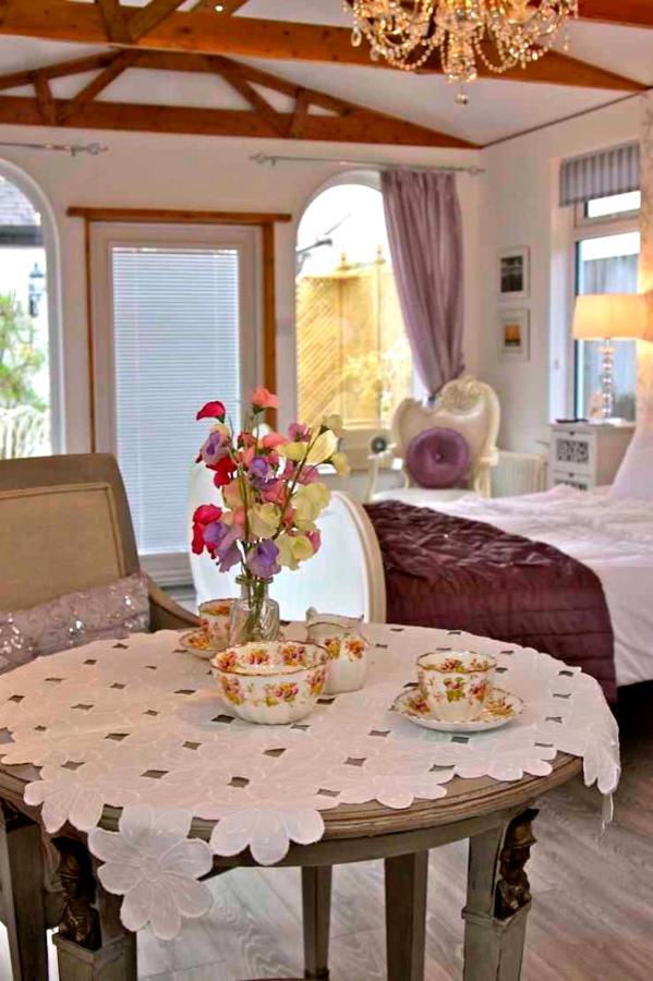 Formby Pinewood Studio Bed and Breakfast Esterno foto