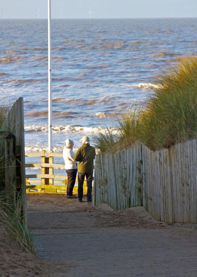 Formby Pinewood Studio Bed and Breakfast Esterno foto